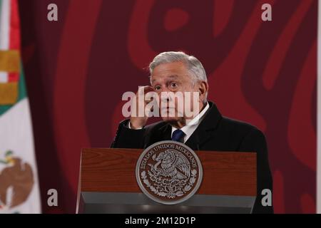 Mexico, Mexique. 08th décembre 2022. 8 décembre 2022, Mexico, Mexique: Le Président mexicain, Andres Manuel Lopez Obrador, s'exprime dans son discours lors de la conférence d'information quotidienne du matin au Palais national. Sur 8 décembre 2022 à Mexico, Mexique. (Photo par Ismael Rosas/ Eyepix Group/Sipa USA) crédit: SIPA USA/Alay Live News Banque D'Images