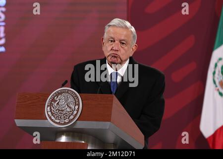 Mexico, Mexique. 08th décembre 2022. 8 décembre 2022, Mexico, Mexique: Le Président mexicain, Andres Manuel Lopez Obrador, s'exprime dans son discours lors de la conférence d'information quotidienne du matin au Palais national. Sur 8 décembre 2022 à Mexico, Mexique. (Photo par Ismael Rosas/ Eyepix Group/Sipa USA) crédit: SIPA USA/Alay Live News Banque D'Images