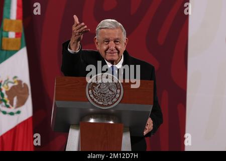 Mexico, Mexique. 08th décembre 2022. 8 décembre 2022, Mexico, Mexique: Le Président mexicain, Andres Manuel Lopez Obrador, s'exprime dans son discours lors de la conférence d'information quotidienne du matin au Palais national. Sur 8 décembre 2022 à Mexico, Mexique. (Photo par Ismael Rosas/ Eyepix Group/Sipa USA) crédit: SIPA USA/Alay Live News Banque D'Images