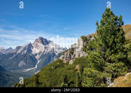 Italie, Vénétie, Belluno, Cortina d'Ampezzo. La Croda Rossa d'Ampezzo / Hohe Gaisl vu de monte Piana, Dolomites Banque D'Images