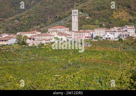 Italie, Vénétie, province de Trévise, Valdobbiadene. Le village de San Pietro di Barbozza Banque D'Images