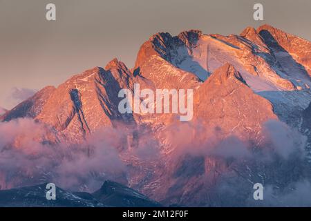 Europe, Italie, Alpes, Dolomites, montagnes, Belluno, Marmolada - vue depuis le col Giau Banque D'Images