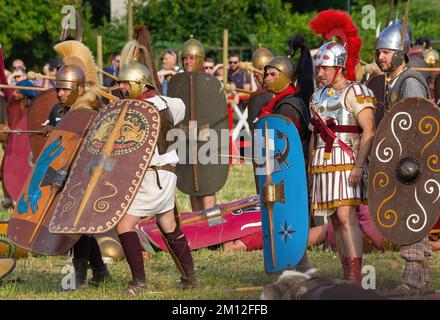 AQUILEIA, Italie - 22 juin 2014 - détail de la bataille entre les Romains et les Celtes de Carnic pendant la reconstitution historique annuelle Banque D'Images