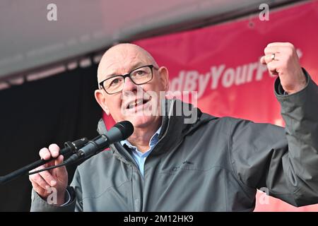 Londres, Royaume-Uni. 9th décembre 2022. Le Président Dave Ward est secrétaire général du Syndicat des travailleurs et travailleuses des communications des travailleurs et travailleuses de la poste royale qui travaillent sur les salaires, les emplois et les conditions. Nous exigeons un rallye de Simon Thompson sur la place des partenaires. Crédit : voir Li/Picture Capital/Alamy Live News Banque D'Images