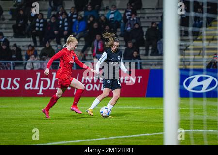 Francfort, Allemagne. 09th décembre 2022. Francfort, Allemagne, 09 décembre 2022: Barbara Dunst (28 Francfort) et Anna Gerhardt (21 Potsdam) pendant le match FLYERALARM Frauen-Bundesliga entre Eintracht Francfort et 1. FFC turbine Potsdam au stade de Brentanobad à Francfort-sur-le-main, Allemagne. (Norina Toenges/SPP) crédit: SPP Sport Press photo. /Alamy Live News Banque D'Images