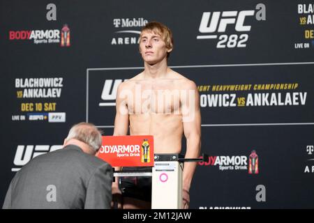 Las Vegas, États-Unis. 09th décembre 2022. 9 décembre 2022, Las Vegas, Nevada, LAS VEGAS, NEVADA, Etats-Unis: LAS VEGAS, NV - 9 décembre: Paddy Pimblett pas sur la balance pour le poids officiel à UFC Apex pour UFC 282 -Blachowicz vs Ankalaev : poids officiels sur 9 décembre 2022 à Las Vegas, NV, Etats-Unis. (Credit image: © Louis Grasse/PX Imagens via ZUMA Press Wire) Credit: ZUMA Press, Inc./Alamy Live News Banque D'Images