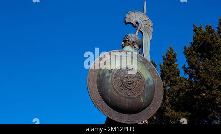 Achilleion, résidence de l'impératrice Sissi, achevée en 1889, architecture basée sur la mythologie grecque, statue en bronze plus grande que nature de l'Ach victorieux Banque D'Images