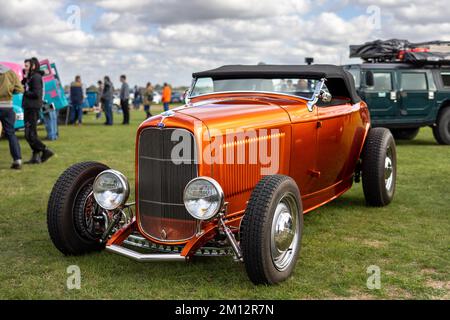 1932 Ford modèle 18 Hot Rod ‘904 YUU’ exposé au Scramble d’octobre qui s’est tenu au Bicester Heritage Centre le 9th octobre 2022. Banque D'Images