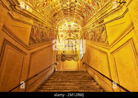 Théâtre anatomique d'Archiginnasio (Teatro Anatomico dell'Archiginnasio), zone d'entrée avec peintures, Bologne, Emilie-Romagne, Italie, Europe Banque D'Images