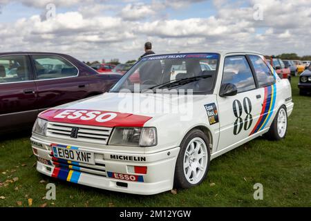 1988 Peugeot 309 XL ‘E190 XNF’ exposée au Scramble d’octobre qui s’est tenu au Bicester Heritage Centre le 9th octobre 2022. Banque D'Images