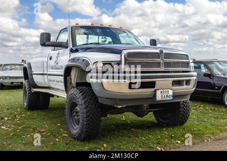 Pick-up Dodge RAM 1994 « M B3RAM » exposé au Scramble d'octobre qui s'est tenu au Bicester Heritage Centre le 9th octobre 2022. Banque D'Images