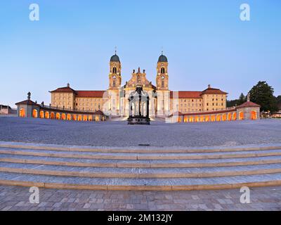 Abbaye bénédictine, monastère, lieu de pèlerinage, Einsiedeln, canton de Schwyz, Suisse, Europe Banque D'Images