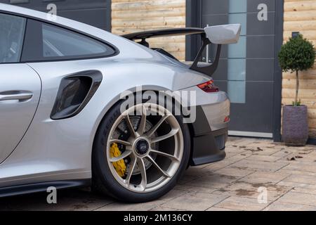 Slovénie, Ljubljana - 27 octobre 2022 : Porsche argent GT2RS Banque D'Images