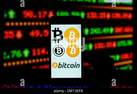 Inde. 9th décembre 2022. Dans cette illustration, le logo de Bitcoin (BTC) s'affiche sur l'écran d'un téléphone portable. (Image de crédit : © Idrees Abbas/SOPA Images via ZUMA Press Wire) Banque D'Images