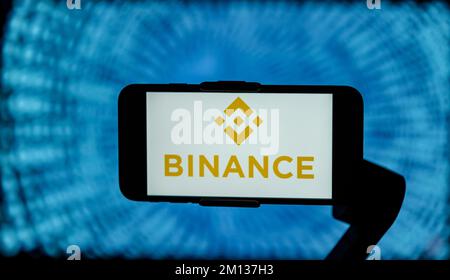 Inde. 9th décembre 2022. Dans cette illustration, le logo de Binance s'affiche sur l'écran d'un téléphone portable. (Image de crédit : © Idrees Abbas/SOPA Images via ZUMA Press Wire) Banque D'Images