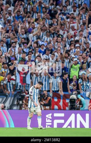 Al Daayen, Qatar. 09th décembre 2022. AL DAAYEN, QATAR - DÉCEMBRE 9 : Lionel Messi de l'Argentine semble abattu lors de la coupe du monde de la FIFA - quart de finale du match entre les pays-Bas et l'Argentine au stade Lusail sur 9 décembre 2022 à Al Daayen, Qatar (photo de Henk Jan Dijks/ Orange Pictures) crédit : Orange pics BV/Alay Live News Banque D'Images