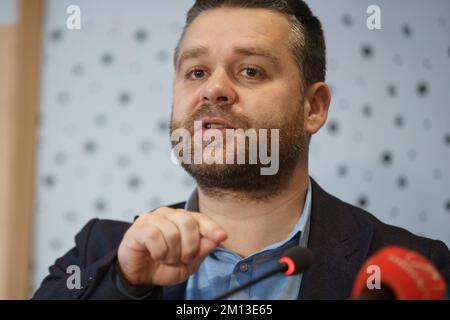 Bucarest, Roumanie - 09 décembre 2022: Ciprian Ciucu Maire du secteur 6 de Bucarest parle à la presse après la signature d'un Europea non remboursable Banque D'Images