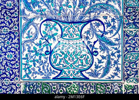 Carreau Ottoman Iznik du palais de Topkapi à Istanbul, Turquie. Banque D'Images