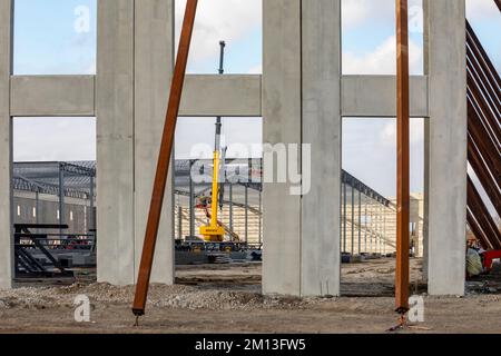 Harper Woods, Michigan - Un énorme développement de commerce électronique est en hausse sur le site de l'ancien centre commercial Eastland, qui a fermé après des années de degli Banque D'Images