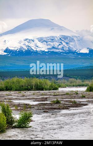 Rivière Copper; Mont Sanford; Parc national de Wrangell Saint Elias; Alaska; États-Unis Banque D'Images