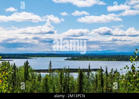 Midway Lake; Tanana River; Tetlin National Wildlife refuge; Wrangell Mountains; Alaska; États-Unis Banque D'Images