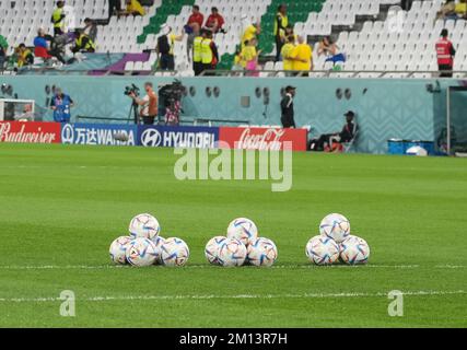 9 décembre 2022, Stade de la ville d'éducation, Doha, QAT, Coupe du monde FIFA 2022, quarts de finale, Croatie contre Brésil, dans la photo coupe du monde ballon de match des adidas appelé Al Rihla, sur le terrain. Banque D'Images