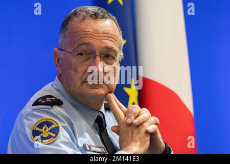 Sollies Pont, France. 09th décembre 2022. Le général de l'armée Christian Rodriguez, Directeur général de la Gendarmerie nationale, est vu pendant la réunion. Gerald Darmanin rencontre à Sollies-Pont (Var) les membres de l'association des maires du Var et les élus locaux pour lancer la grande concertation relative à la création de 200 brigades de Gendarmerie nationale sur l'ensemble du territoire national. (Photo de Laurent Coust/SOPA Images/Sipa USA) crédit: SIPA USA/Alay Live News Banque D'Images