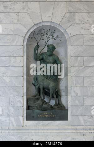 Sculpture sur terre et communauté dans la rotonde du bâtiment du Capitole de l'État de l'Utah sur State Street dans le centre-ville de Salt Lake City, Utah Banque D'Images