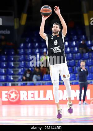 Sabadell, Barcelone, Espagne. 9th décembre 2022. Barcelone Espagne 09.12.2022 Antoine Diot (LDLC Asvel Villeurbanne) contrôle le ballon lors du match de basket-ball Euroligue entre le FC Barcelone et LDLC Asvel Villeurbanne au Palau Blaugrana sur 09. Décembre 2022 à Barcelone. (Credit image: © Xavi Urgeles/ZUMA Press Wire) Credit: ZUMA Press, Inc./Alamy Live News Banque D'Images