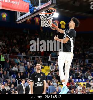 Sabadell, Barcelone, Espagne. 9th décembre 2022. Barcelone Espagne 09.12.2022 Zaccharie Risacher (LDLC Asvel Villeurbanne) contrôle le ballon pendant le match de basket-ball EuroLeague entre le FC Barcelone et LDLC Asvel Villeurbanne au Palau Blaugrana sur 09. Décembre 2022 à Barcelone. (Credit image: © Xavi Urgeles/ZUMA Press Wire) Credit: ZUMA Press, Inc./Alamy Live News Banque D'Images