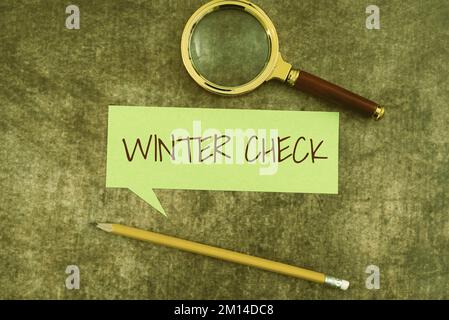Affiche de texte indiquant la vérification hivernale. Idée d'affaires saison la plus froide préparation à l'entretien Snow Shovel Hiemal Banque D'Images