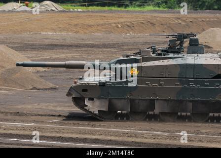 Préfecture de Shizuoka, Japon - 10 juillet 2011: Force d'autodéfense terrestre japonaise Mitsubishi de type 10 MBT (main Battle Tank). Banque D'Images