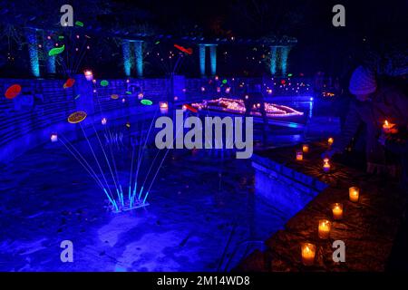 LYON, FRANCE, 9 décembre 2022 : Festival des lumières du Parc de la tête d'Or. La tête des Lumières révèle la beauté de Lyon à la tombée de la nuit quand sa la Banque D'Images