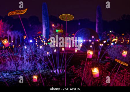 LYON, FRANCE, 9 décembre 2022 : Festival des lumières du Parc de la tête d'Or. La tête des Lumières révèle la beauté de Lyon à la tombée de la nuit quand sa la Banque D'Images