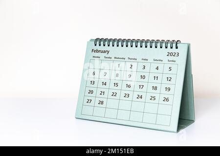 Calendrier février 2023 sur fond blanc isolé Banque D'Images