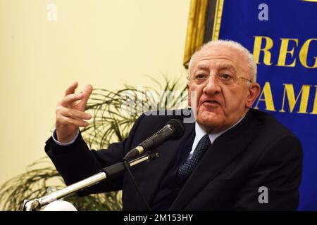 Naples, Campanie, Italie. 9th décembre 2022. Gouverneur de la région de Campanie, Vincenzo de Luca, lors de la visite du ministre des Affaires régionales et de l'autonomie, Roberto Calderoli, palais de la région de Campanie à Naples. (Credit image: © Pasquale Gargano/Pacific Press via ZUMA Press Wire) Banque D'Images