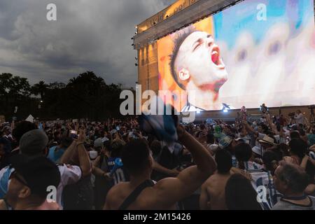 Buenos Aires, Argentine. 09th décembre 2022. L'Argentine bat les pays-Bas en matière de sanctions. Le jeu a pris fin 2-2, les heures supplémentaires ont été jouées sans définition. Il est passé à des sanctions et a été défini avec un 4 à 3 en faveur de l'Argentine. L'équipe nationale Argentine avec cette victoire va aux demi-finales de la coupe du monde au Qatar, et jouera la Croatie mardi, 13 décembre. (Photo par Esteban Osorio/Pacific Press) crédit: Pacific Press Media production Corp./Alay Live News Banque D'Images