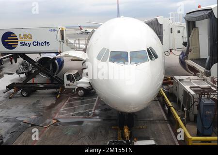 NEW-YORK – octobre 01 : gros plan d'un avion Delta sur 01 octobre 2011 à New York, États-Unis. Delta Air Lines est l'une des principales compagnies aériennes américaines Banque D'Images