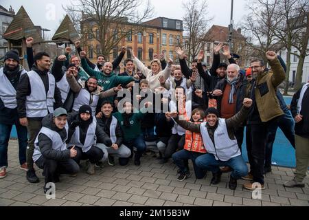 Anvers, Belgique. 10th décembre 2022. La ministre de l'intérieur, Annelies Verlinden, a pris la photo lors d'une rencontre entre le ministre Verlinden, la police, le Conseil flamand de la jeunesse, les délégués et les bénévoles des organisations de jeunesse dans le cadre de discussions sur le maintien du calme lors des matchs de la coupe du monde, le samedi 10 décembre 2022, à Anvers. Il existe à Anvers une initiative unique entre les organisations de jeunesse, les médiateurs, les bénévoles et la police, par laquelle ils s'engagent dans le dialogue pour aider à maintenir le calme pendant les matchs. BELGA PHOTO NICOLAS MATERLINCK crédit: Belga News Agency/Alay Live News Banque D'Images