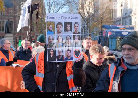 Parliament Square, Londres, Royaume-Uni. 10th décembre 2022. Arrêtez simplement les manifestants du pétrole sur la place du Parlement. Crédit : Matthew Chattle/Alay Live News Banque D'Images