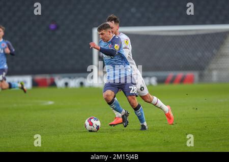 Carl Johnston de Fleetwood Town lors de la première moitié du match Sky Bet League 1 entre MK Dons et Fleetwood Town au stade MK, Milton Keynes, le samedi 10th décembre 2022. (Credit: John Cripps | MI News) Credit: MI News & Sport /Alay Live News Banque D'Images