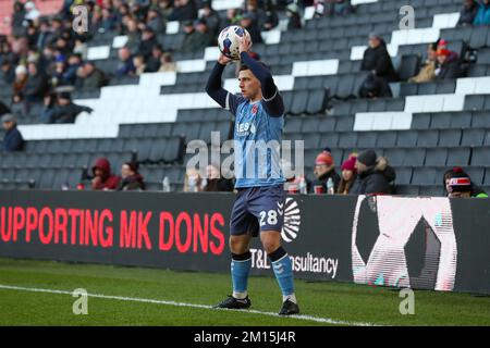 Carl Johnston de Fleetwood Town lors de la première moitié du match Sky Bet League 1 entre MK Dons et Fleetwood Town au stade MK, Milton Keynes, le samedi 10th décembre 2022. (Credit: John Cripps | MI News) Credit: MI News & Sport /Alay Live News Banque D'Images