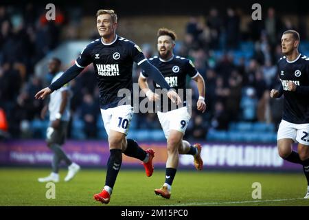 Zian Flemming, de Millwall, célèbre le premier but du match de sa partie lors du championnat Sky Bet au Den, Londres. Date de la photo: Samedi 10 décembre 2022. Banque D'Images