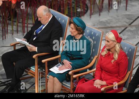 Oslo, Norvège. 10th décembre 2022. Le roi Harald V de Norvège, la reine Sonja de Norvège et la princesse Mette-Marit de Norvège assistent à la cérémonie de remise du prix Nobel de la paix 2022 à l'hôtel de ville d'Oslo, en Norvège, sur 10 décembre 2022. Photo de Paul Treadway/ Credit: UPI/Alay Live News Banque D'Images