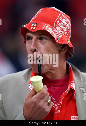 Un fan d'Angleterre avant le match de la coupe du monde de la FIFA, quart de finale, au stade Al Bayt d'Al Khor, au Qatar. Date de la photo: Samedi 10 décembre 2022. Banque D'Images