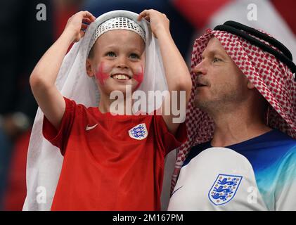 Les fans d'Angleterre sont en tête du match de la coupe du monde de la FIFA, quart de finale, au stade Al Bayt d'Al Khor, au Qatar. Date de la photo: Samedi 10 décembre 2022. Banque D'Images