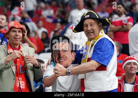 Les fans d'Angleterre sont en tête du match de la coupe du monde de la FIFA, quart de finale, au stade Al Bayt d'Al Khor, au Qatar. Date de la photo: Samedi 10 décembre 2022. Banque D'Images