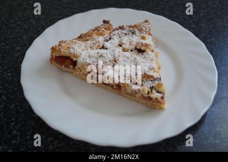 un délicieux gâteau aux prunes fraîchement cuit Banque D'Images