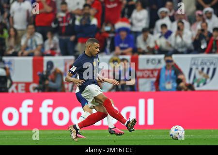Al Khor, Qatar. 10th décembre 2022. 10th décembre 2022: Stade Al-Bayt, Al Khor, Qatar: Coupe du monde de la FIFA, quart de finale, Angleterre contre France: Kylian Mbappé of France crédit: Action plus Sports Images/Alamy Live News Banque D'Images