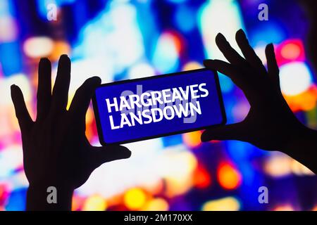 Sur cette illustration, le logo Hargreaves Lansdown s'affiche sur l'écran d'un smartphone. Banque D'Images